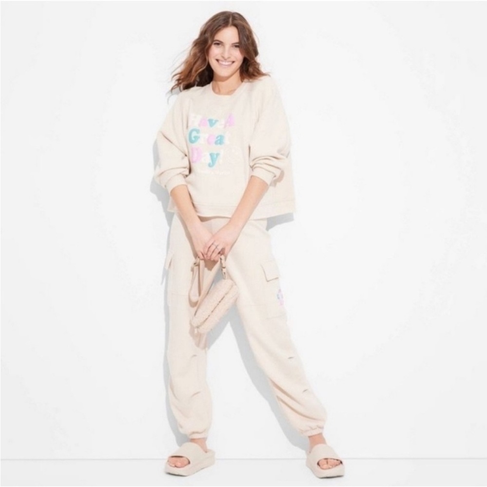 Smiley World Neutral Have A Great Day Puffy Letter Cropped Pullover Size Medium